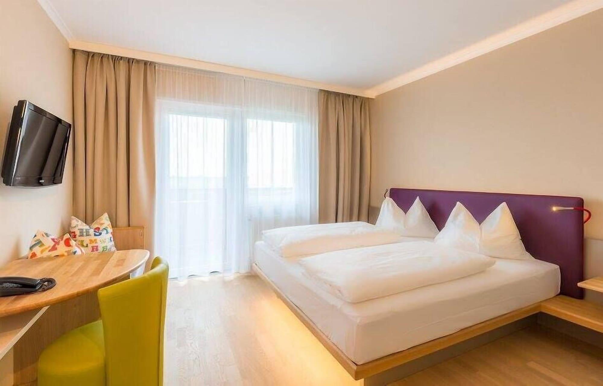 לוצמנסבורג All In Red Thermenhotel מראה חיצוני תמונה