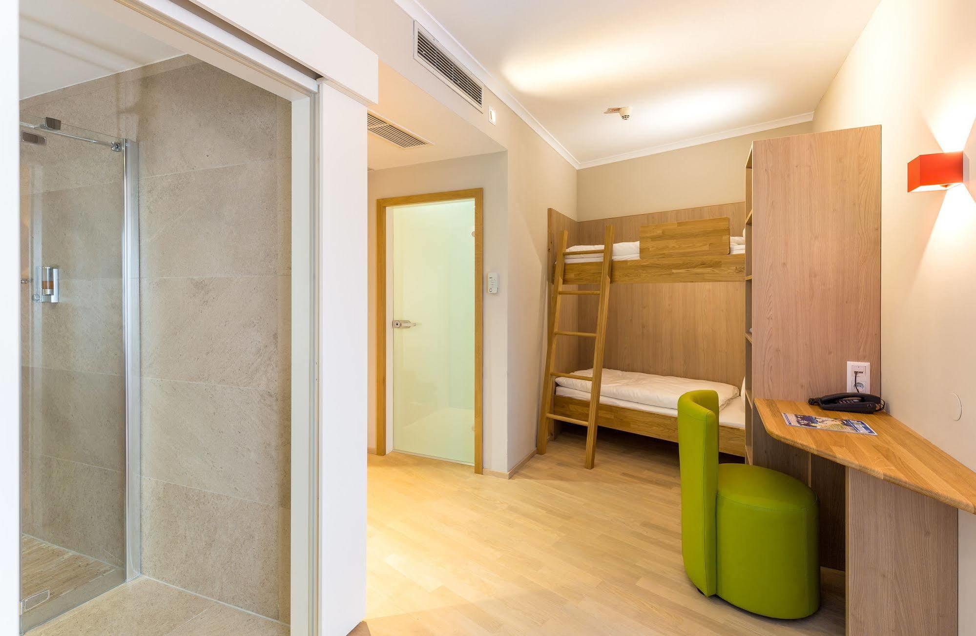 לוצמנסבורג All In Red Thermenhotel מראה חיצוני תמונה