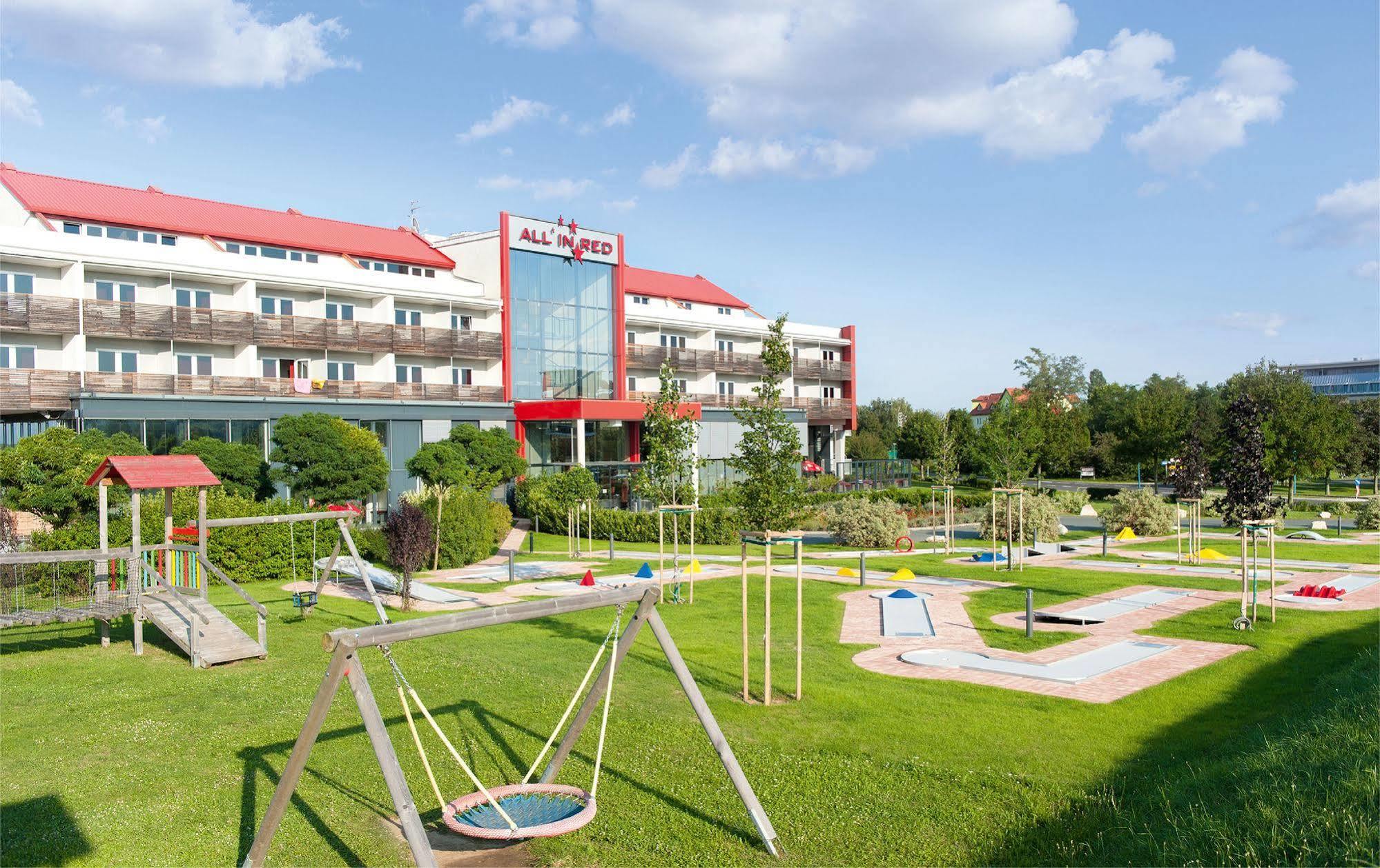 לוצמנסבורג All In Red Thermenhotel מראה חיצוני תמונה